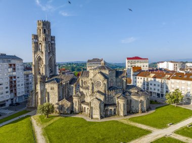 O Carballino, Ourense, Vera Cruz Tapınağı 'nın havadan görünüşü İspanya' nın en güzel şehirlerinden biri olarak kabul edilir.