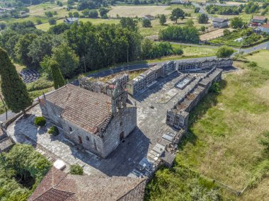 San Cibrao de Las Kilisesi, İspanya 'nın Galiçya eyaletindeki Ourense eyaletindeki dini anıt. San Cipriano de Las Kilisesi olarak bilinir. Bölgedeki Romanca mimarinin olağanüstü bir örneği.