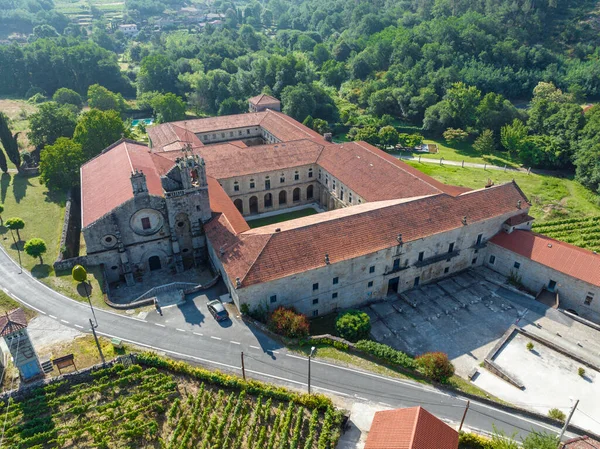 San Clodio de Leiro Manastırı, del Ribeiro ya da eski bir manastır olan Ribadavia, İspanya 'nın Galiçya eyaletinin Leiro şehrinde yer alır..