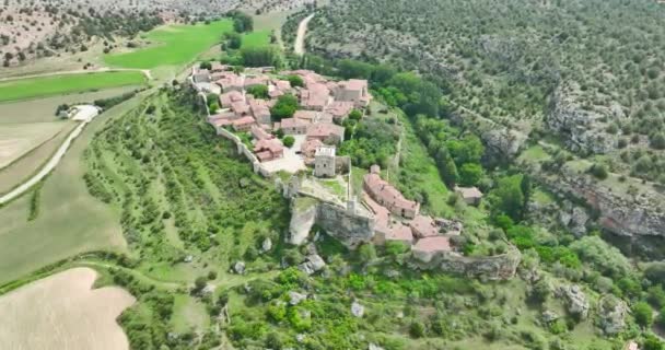 ソリアのカラタナゾール県 スペインの中世起源の町のパノラマの空中ビュー — ストック動画