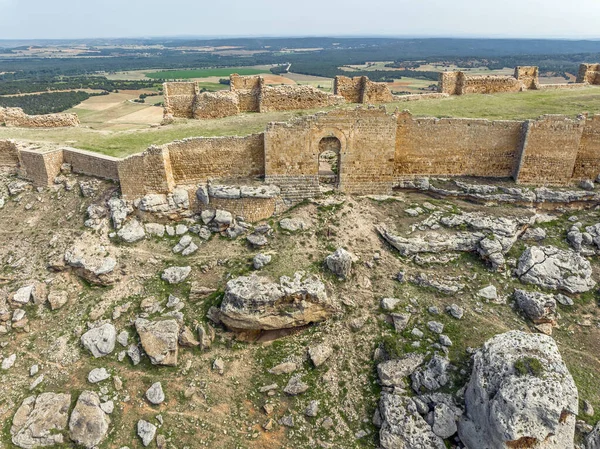 San Esteban de Gormaz kalesinin Müslüman kapısı, Soria, İspanya.