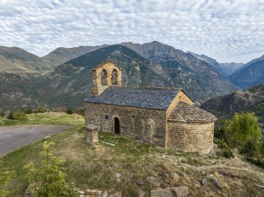  San Quirce de Durro Roma Kilisesi (Katalonya - İspanya). Burası UNESCO Dünya Mirası Alanına ait dokuz kiliseden biri.