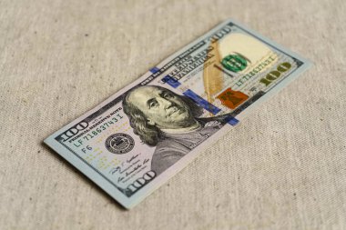 Güzel bir arka plan için 100 dolar..