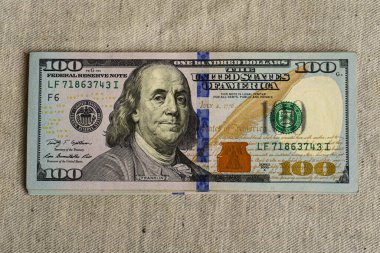 Güzel bir arka plan için 100 dolar..