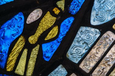 çok renkli vitray pencere görüntüsü.