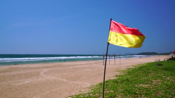 Aviso Bandeira Vermelha Amarela Sobre Natação Sri Lanka — Vídeo de Stock