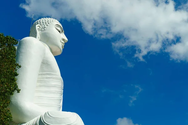 Buda Perfil Contra Céu Com Nuvens — Fotografia de Stock