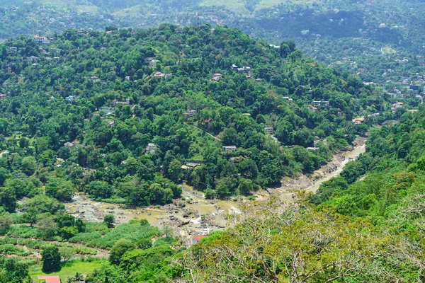 Река Камнями Среди Холмов Тропической Деревне — стоковое фото