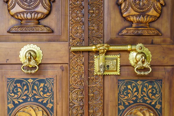 Wooden Carved Door Lock Buddhist Temple — Stock Photo, Image