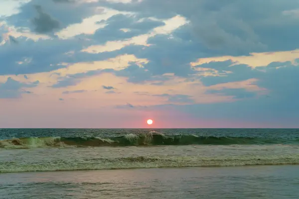 Sunset Ocean Waves Cloudy Sky — Stock Photo, Image