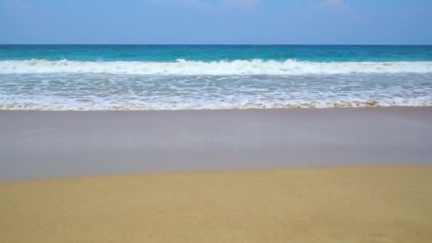 Spiaggia Sabbia Con Mare Blu Grandi Onde — Video Stock