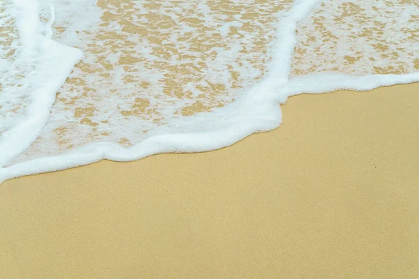 Γραμμή Από Κύμα Της Θάλασσας Στην Άμμο — Φωτογραφία Αρχείου