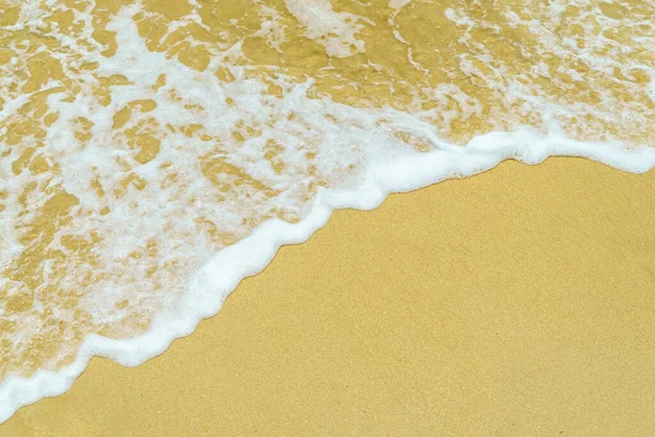 Ωκεανό Νερό Από Κύματα Τρέχει Στην Άμμο — Φωτογραφία Αρχείου