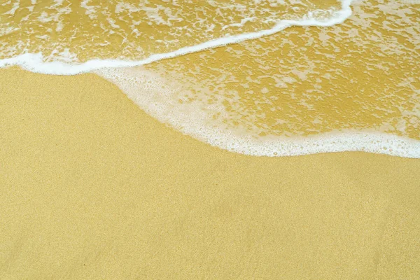 Θαλασσινά Κύματα Αφρό Στην Άμμο — Φωτογραφία Αρχείου