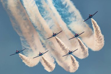 Motril, Granada, İspanya-Jun 30: Patrulla Aguila uçak Casa C-101 Haziran'da Torre del Mar 14 airshow bir sergiye katılan 30 Haziran 2019, Motril, Granada, İspanya