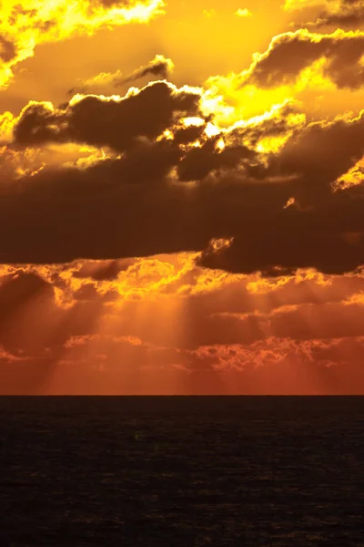 西班牙卡迪斯孔尼尔德拉前锋海滩的梦幻般的日落 — 图库照片