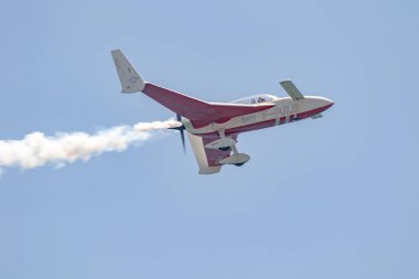 TORRE DEL MAR, MALAGA, SPAIN-JUL 14: Patrouille REVA uçakları 14 Temmuz 2019 tarihinde Torre del Mar, İspanya 'nın Torre del Mar kentinde düzenlenen 4.