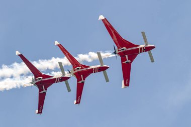 TORRE DEL MAR, MALAGA, SPAIN-JUL 14: Patrouille REVA uçakları 14 Temmuz 2019 tarihinde Torre del Mar, İspanya 'nın Torre del Mar kentinde düzenlenen 4.
