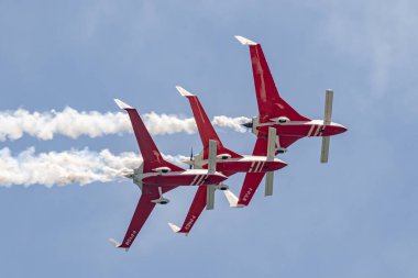 TORRE DEL MAR, MALAGA, SPAIN-JUL 14: Patrouille REVA uçakları 14 Temmuz 2019 tarihinde Torre del Mar, İspanya 'nın Torre del Mar kentinde düzenlenen 4.