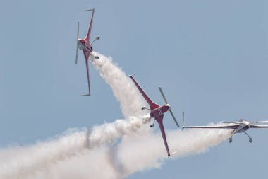 TORRE DEL MAR, MALAGA, SPAIN-JUL 14: Patrouille REVA uçakları 14 Temmuz 2019 tarihinde Torre del Mar, İspanya 'nın Torre del Mar kentinde düzenlenen 4.