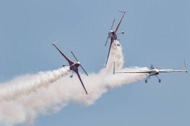 TORRE DEL MAR, MALAGA, SPAIN-JUL 14: Patrouille REVA uçakları 14 Temmuz 2019 tarihinde Torre del Mar, İspanya 'nın Torre del Mar kentinde düzenlenen 4.
