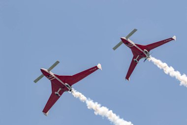 TORRE DEL MAR, MALAGA, SPAIN-JUL 14: Patrouille REVA uçakları 14 Temmuz 2019 tarihinde Torre del Mar, İspanya 'nın Torre del Mar kentinde düzenlenen 4.