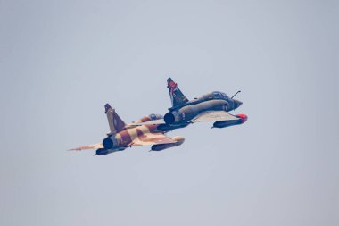 Torre Del Mar, Malaga, İspanya-Temmuz 28: Uçak Mirage 2000 bölümünün Couteau Delta taktik görüntü alarak bir sergi 2 airshow Torre del Mar 28 Temmuz 2017 yılında Torre del Mar, Malaga, İspanya