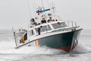 TORRE DEL MAR, MALAGA, SPAIN-JUL 12: Sivil Sahil Güvenlik devriyesi Torre del Mar 'ın 4. Hava Gösterisinde 12 Temmuz 2019 tarihinde, Torre del Mar, Malaga, İspanya