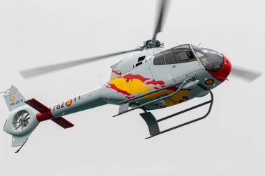 TORRE DEL MAR, MALAGA, SPAIN-JUL 12: Patrulla Aspa, Eurocopter EC-120 Colibri 12 Temmuz 2019 tarihinde Torre del Mar, Malaga, İspanya 'da düzenlenen 4.