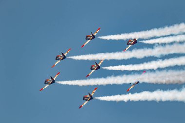 MOTRIL, GRANADA, SPAIN-JUN 28 Haziran: Patrulla Aguila 'nın CASA C-101 uçakları, 28 Haziran 2019 tarihinde Motril, Granada, İspanya' da düzenlenen 14.
