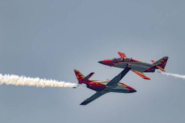 MOTRIL, GRANADA, SPAIN-JUN 28 Haziran: Patrulla Aguila 'nın CASA C-101 uçakları, 28 Haziran 2019 tarihinde Motril, Granada, İspanya' da düzenlenen 14.