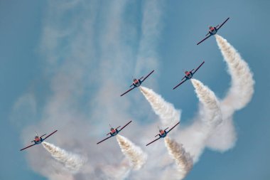 MOTRIL, GRANADA, SPAIN-JUN 28 Haziran: Patrulla Aguila 'nın CASA C-101 uçakları, 28 Haziran 2019 tarihinde Motril, Granada, İspanya' da düzenlenen 14.