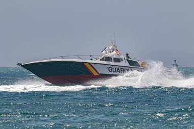 TORRE DEL MAR, MALAGA, SPAIN-JUL 14: Sivil Sahil Güvenlik devriyesi 14 Temmuz 2019 tarihinde Torre del Mar, Malaga, İspanya 'da düzenlenen 4.
