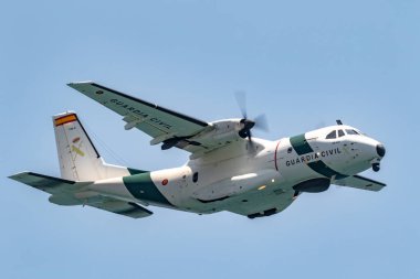 TORRE DEL MAR, MALAGA, SPAIN-JUL 14: CASA C-235 Guardia Sivil uçakları 14 Temmuz 2019 tarihinde Torre del Mar, Malaga, İspanya 'da düzenlenen 4.