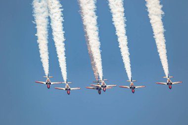 Motril, Granada, İspanya-Jun 30: Patrulla Aguila uçak Casa C-101 Haziran'da Torre del Mar 14 airshow bir sergiye katılan 30 Haziran 2019, Motril, Granada, İspanya