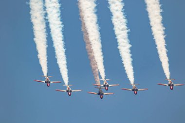 Motril, Granada, İspanya-Jun 30: Patrulla Aguila uçak Casa C-101 Haziran'da Torre del Mar 14 airshow bir sergiye katılan 30 Haziran 2019, Motril, Granada, İspanya