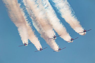 Motril, Granada, İspanya-Jun 30: Patrulla Aguila uçak Casa C-101 Haziran'da Torre del Mar 14 airshow bir sergiye katılan 30 Haziran 2019, Motril, Granada, İspanya