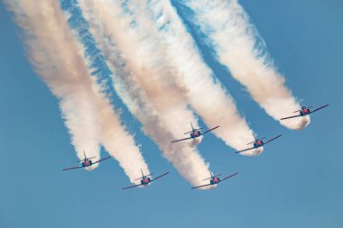 Motril, Granada, İspanya-Jun 30: Patrulla Aguila uçak Casa C-101 Haziran'da Torre del Mar 14 airshow bir sergiye katılan 30 Haziran 2019, Motril, Granada, İspanya