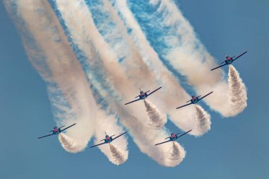 Motril, Granada, İspanya-Jun 30: Patrulla Aguila uçak Casa C-101 Haziran'da Torre del Mar 14 airshow bir sergiye katılan 30 Haziran 2019, Motril, Granada, İspanya