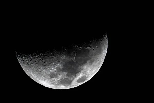月面の詳細を示す月の接近 2019年3月14日 — ストック写真
