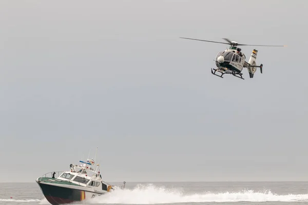 Torre Del Mar Malaga Hiszpania Lipiec Guardia Patrol Helikopter Straży — Zdjęcie stockowe
