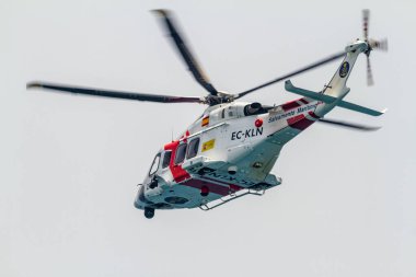 MOTRIL, GRANADA, SPAIN-26 Haziran 2016: Helikopter Agusta Westland Helimer AW-139, 26 Haziran 2016 tarihinde Motril, Granada, İspanya 'da düzenlenen 11.