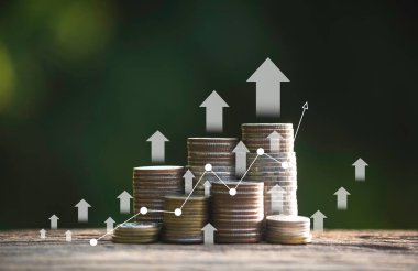 Para yığınları, iş yatırımları büyüme konsepti, tasarruf kavramı