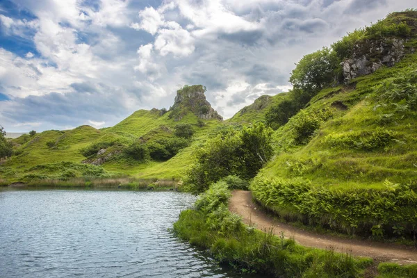 Schöne Landschaft Von Fairy Glen Schottland lizenzfreie Stockfotos