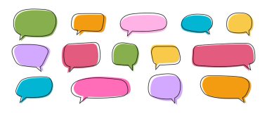 Karalama tarzında sevimli renkli konuşma balonu şablonları seti. Diyalog balonları, ders kutuları, alıntı çerçeveleri, mesaj etiketleri, beyaz arkaplanda izole edilmiş soru etiketleri. Vektör düz resimleme.