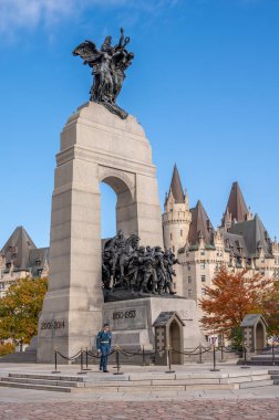 Ottawa, Ontario - 19 Ekim 2022: Ottawa 'daki Ulusal Savaş Anıtı ve Meçhul Asker Mezarı.