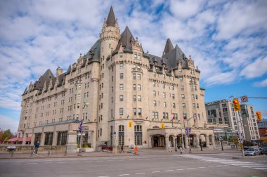 Ottawa, Ontario - 19 Ekim 2022: Ottawa Laurier Şatosu 'nun dışı.
