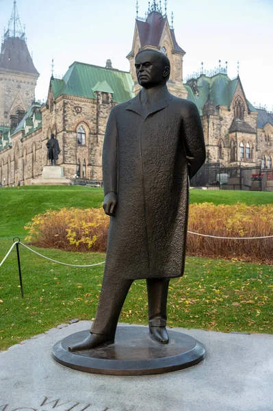 Оттава Онтарио Октября 2022 Уильям Лайон Маккензи Кинг Статуя Парламентском — стоковое фото