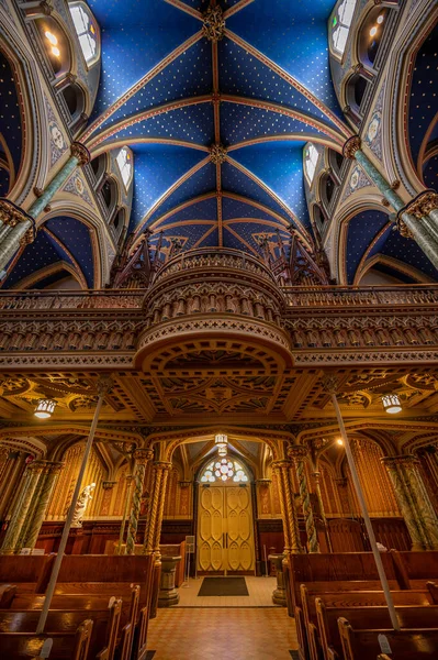 オンタリオ州オタワ 2022年10月19日 ノートルダム大聖堂の内部は カナダのオタワの教会の大聖堂です1990年にカナダの国立歴史史跡に指定されました — ストック写真
