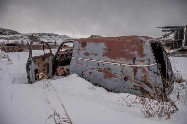 Abandoned Vehicles Cold Badlands Environment — Stock Photo, Image